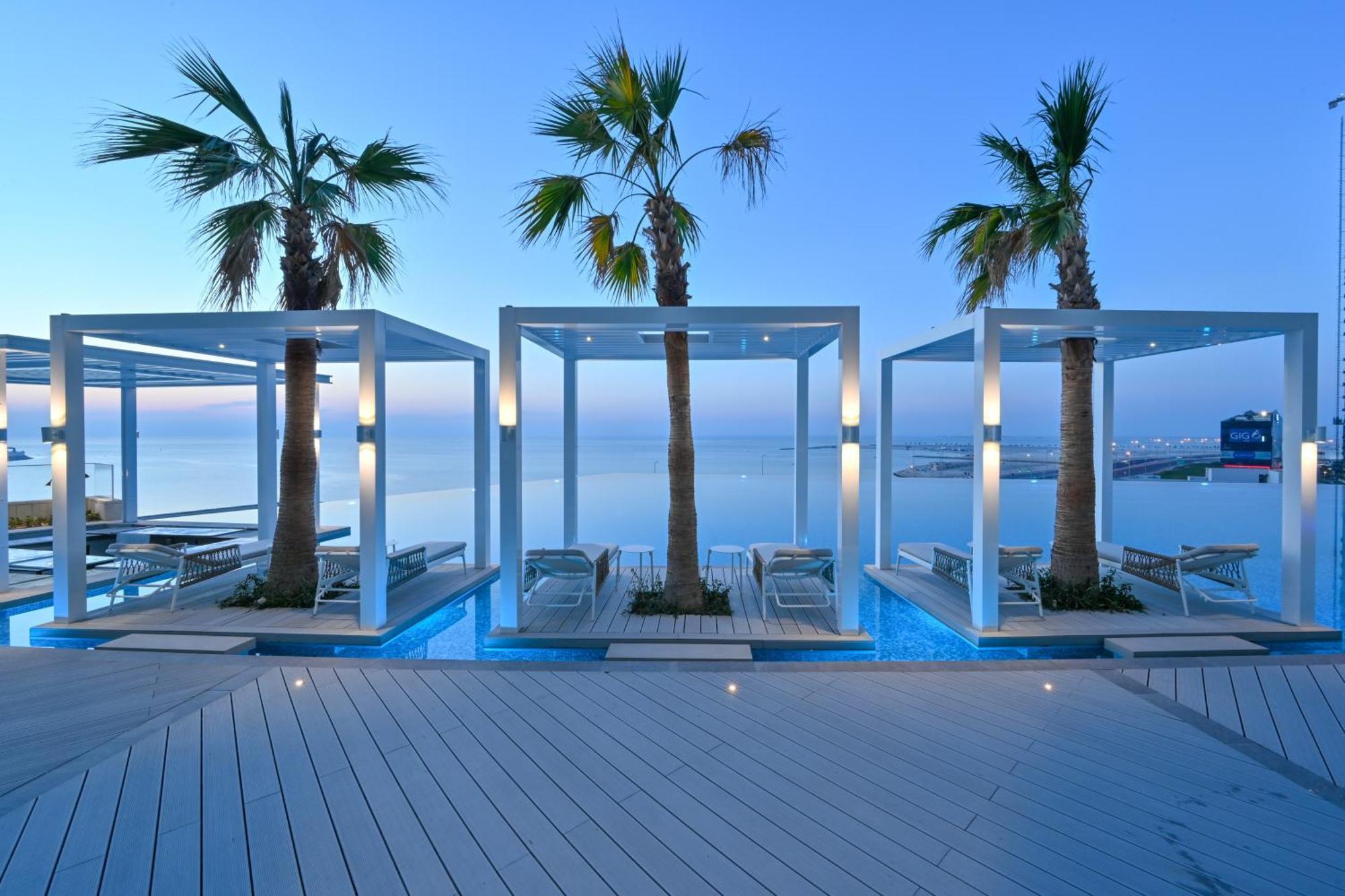 Hotel Onyx Rotana Manáma Exteriér fotografie The beach at the hotel