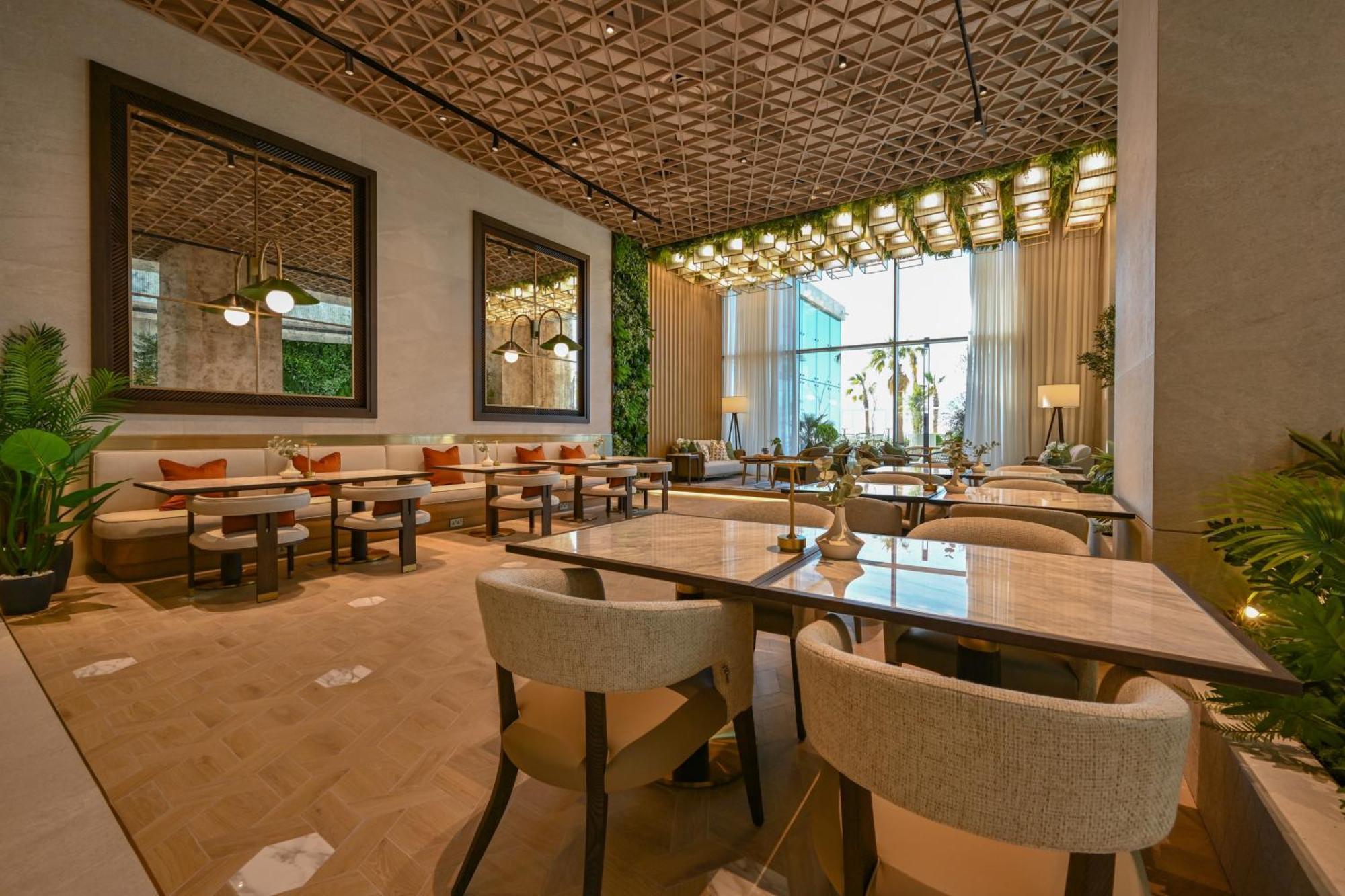 Hotel Onyx Rotana Manáma Exteriér fotografie The interior of the restaurant