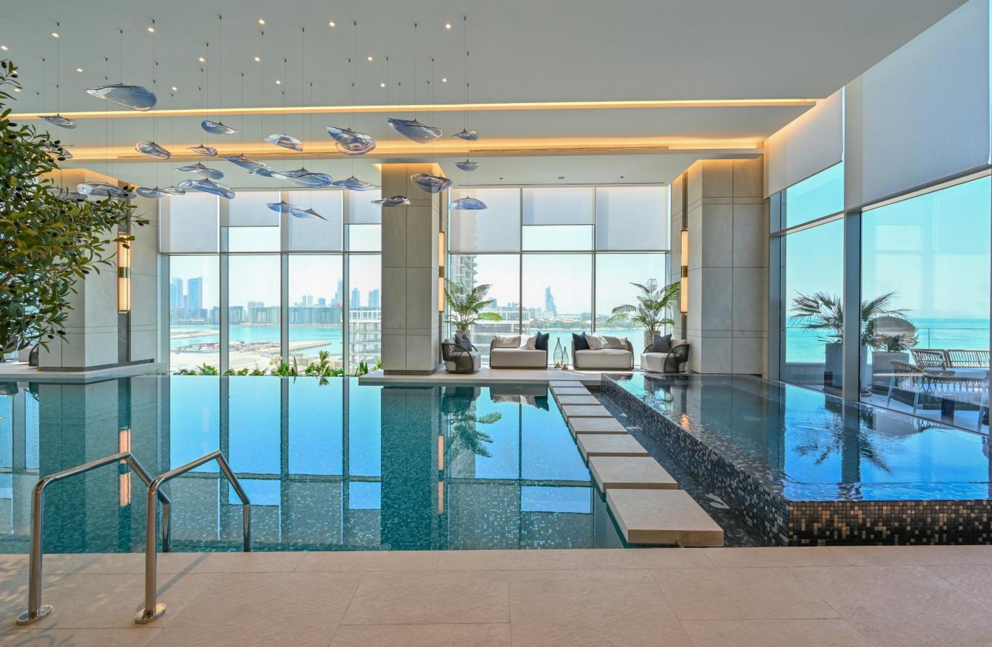 Hotel Onyx Rotana Manáma Exteriér fotografie The swimming pool at the hotel