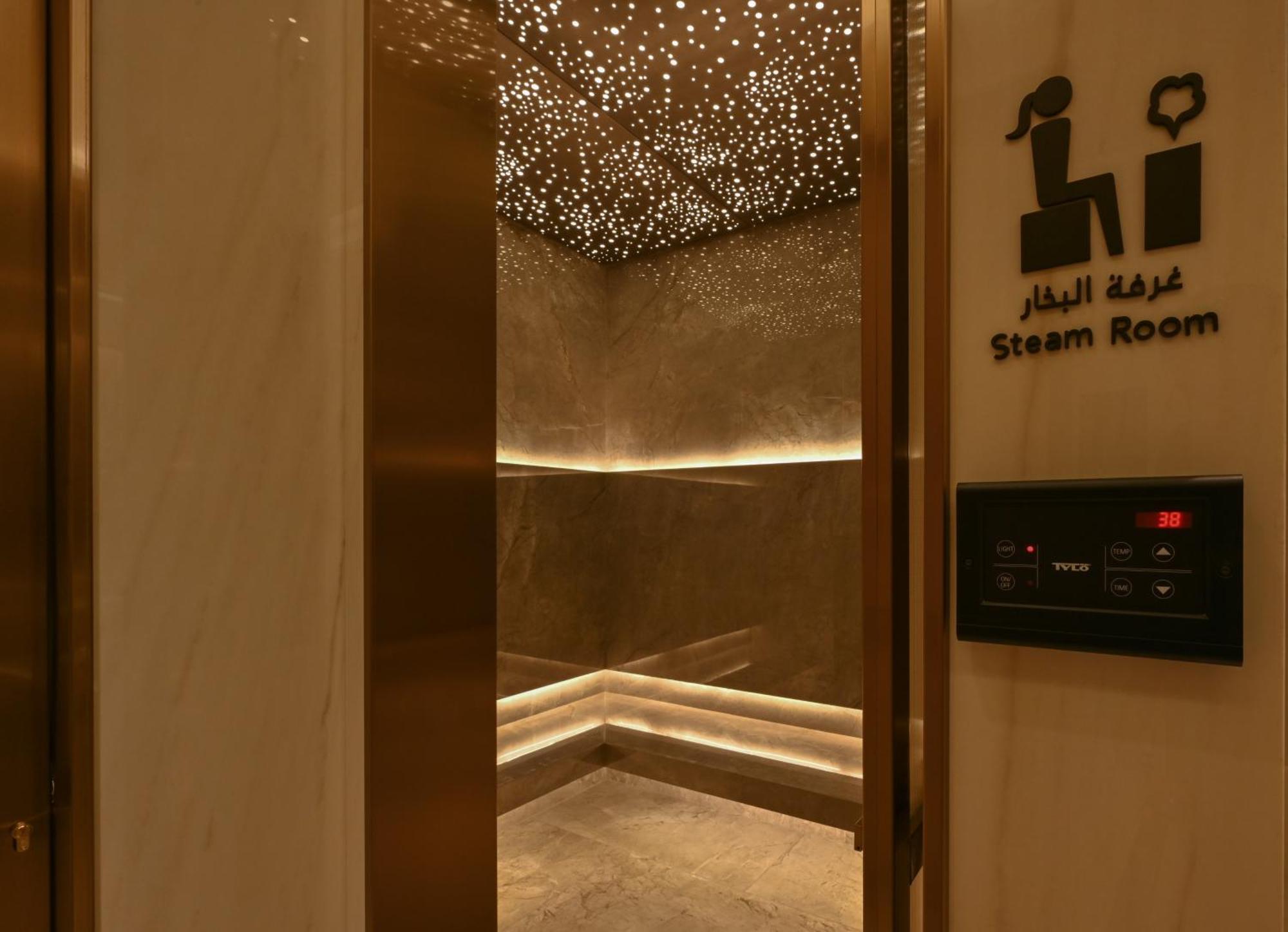 Hotel Onyx Rotana Manáma Exteriér fotografie A steam room in a hotel