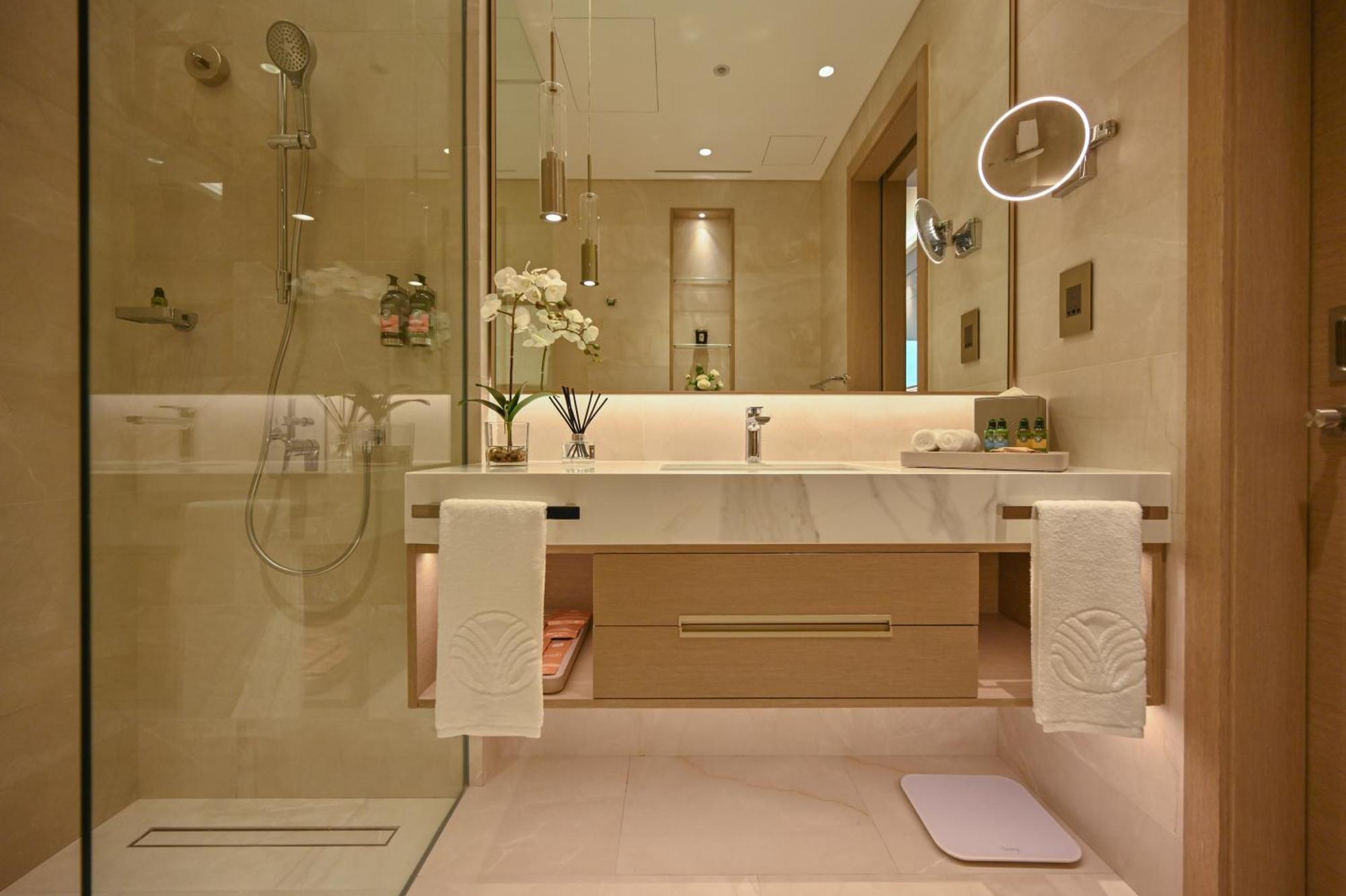 Hotel Onyx Rotana Manáma Exteriér fotografie Bathroom
