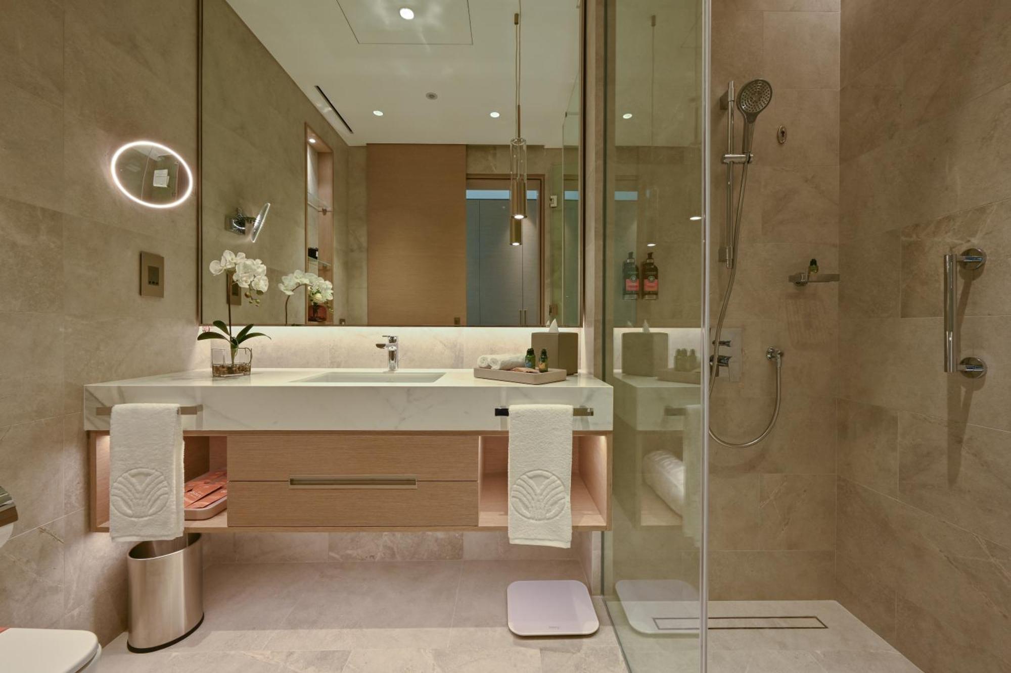 Hotel Onyx Rotana Manáma Exteriér fotografie Bathroom