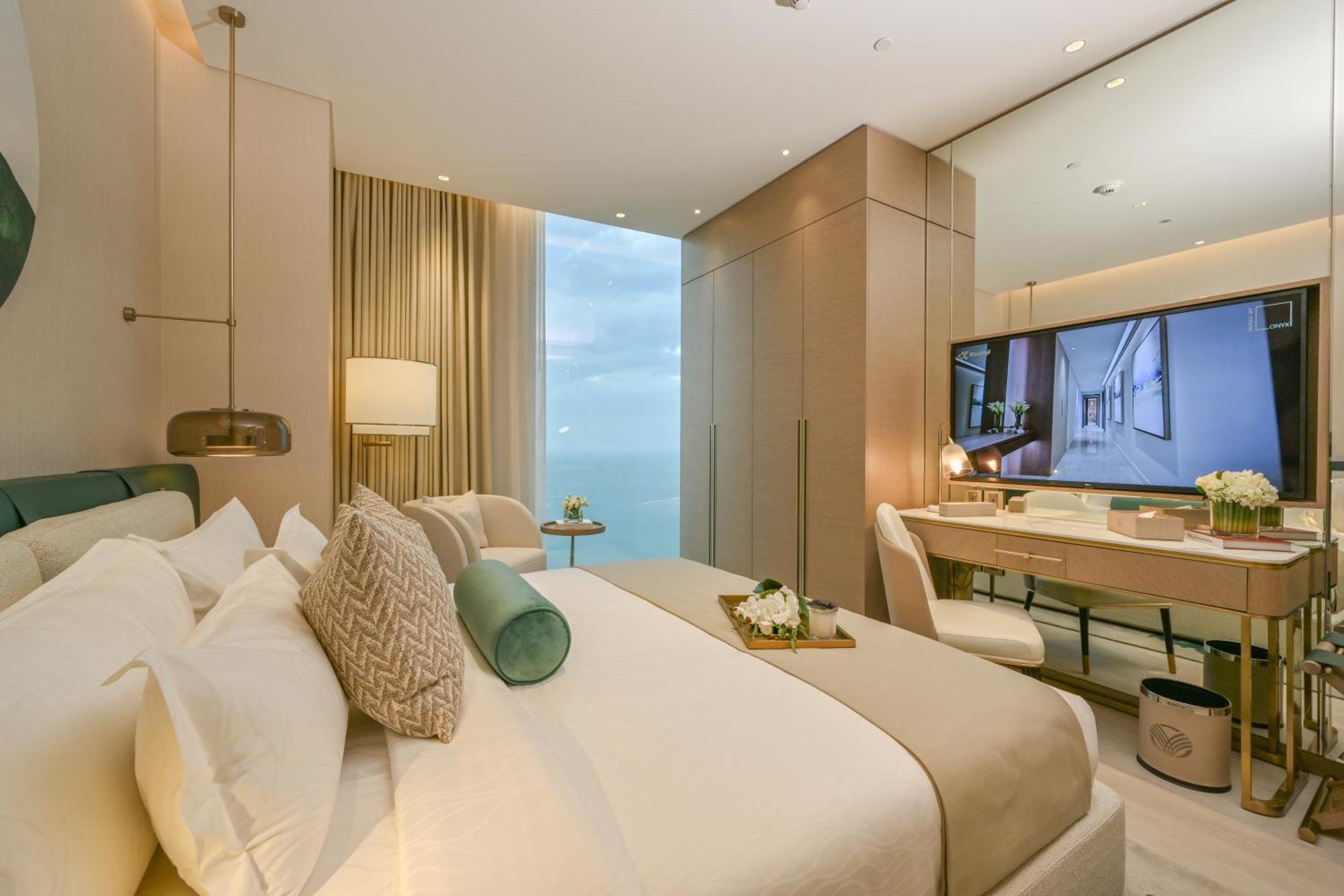 Hotel Onyx Rotana Manáma Exteriér fotografie A bedroom at the Ritz-Carlton, DIFC