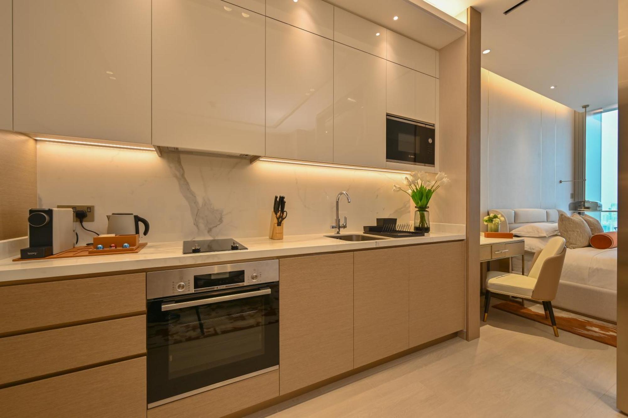 Hotel Onyx Rotana Manáma Exteriér fotografie A kitchen in a serviced apartment in Hong Kong